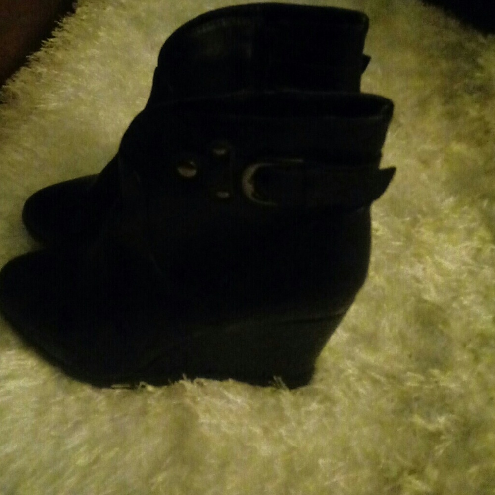 Boots - Picture 2 of 4